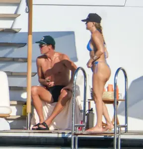 Tom Brady parties with bikini-clad Dakota Johnson, Kate Hudson on yacht in Ibiza