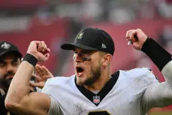 Saints vencen 24-20 a Buccaneers con dos carreras de touchdown del quarterback novato Tyler Shough